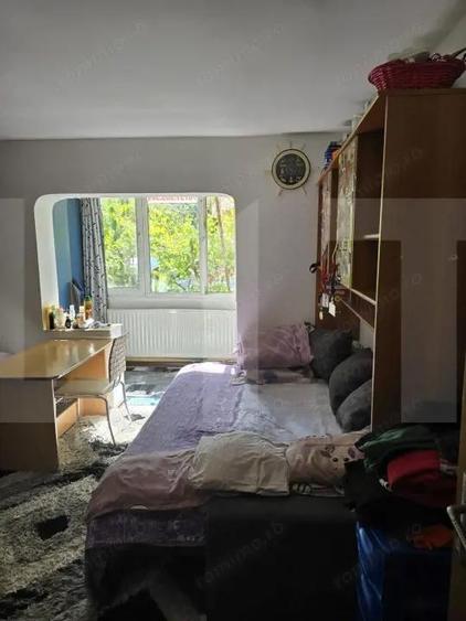 Apartament cu 3 camere decomandat în Girocului