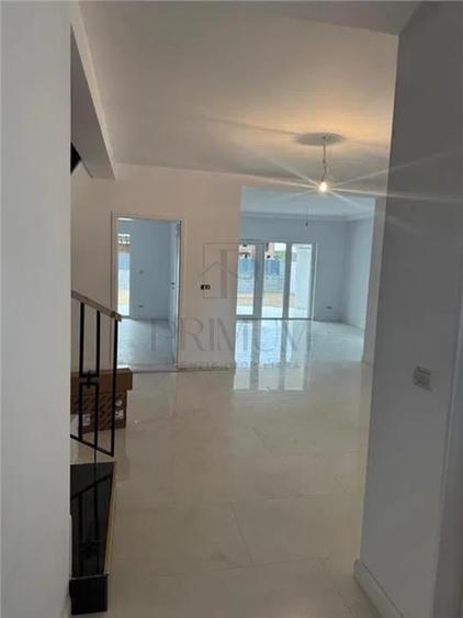 Duplex cu 5 camere cu Canalizare în Dumbrăvița