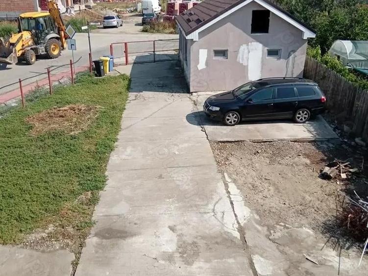 Casă individuală cu 5 camere cu Canalizare în Ișalnița