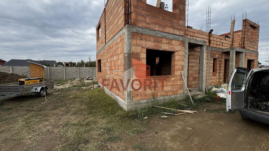 Duplex cu 4 camere cu Canalizare în Moșnița Veche
