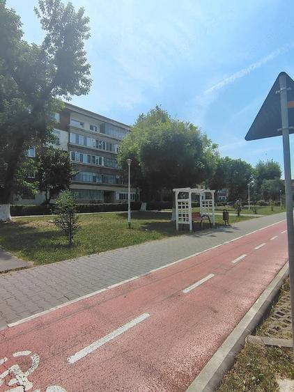 Apartament cu 2 camere semidecomandat în Micro 4