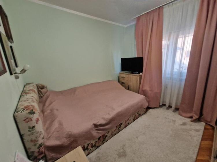 Apartament cu 3 camere decomandat, mobilat în Aradului