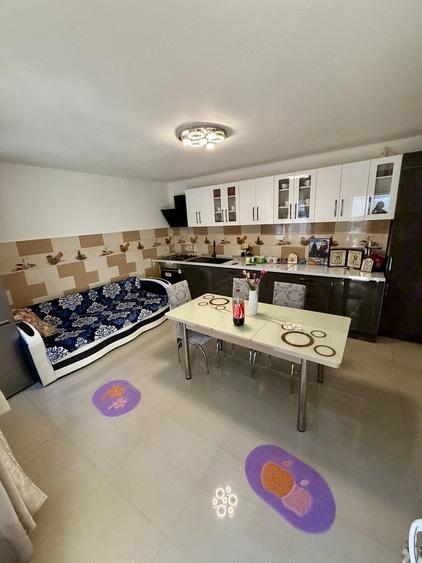 Casă cu 5 camere cu Teren 100 Mp în Central