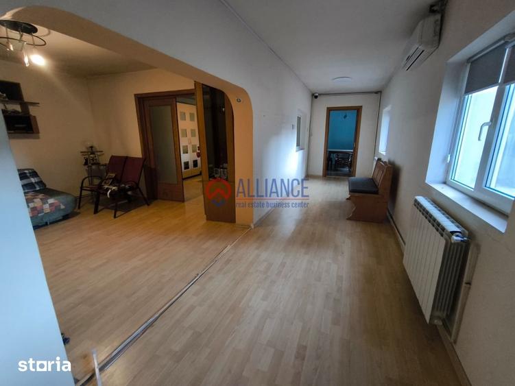 Casă cu 5 camere semidecomandat cu Teren 295 Mp în ICIL