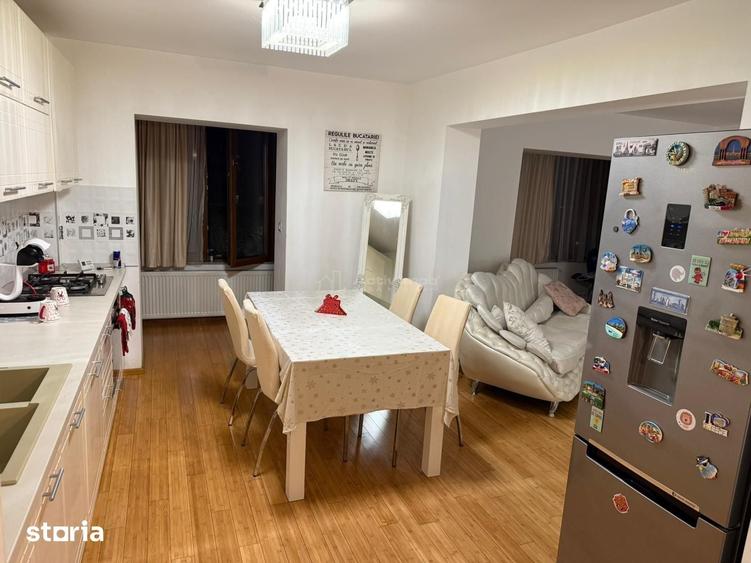 Apartament cu 4 camere decomandat în Rovine