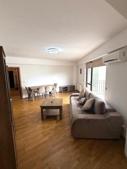 Apartament cu 3 camere în 1 Mai