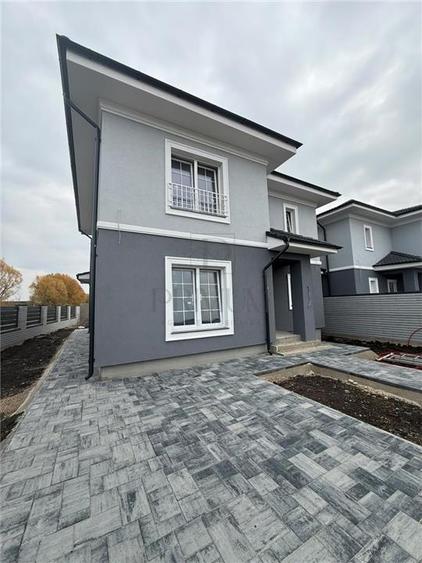 Duplex cu 4 camere cu Canalizare în Moșnița Nouă