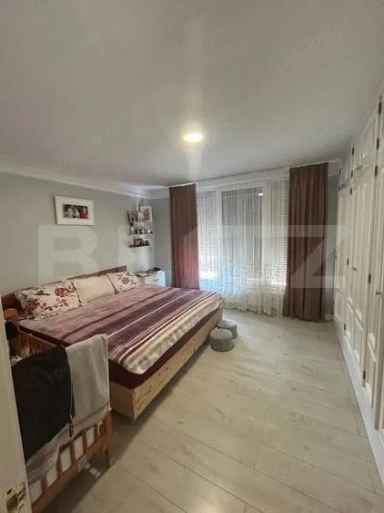 Casă cu 8 camere cu Teren 1000 Mp în Moșnița Veche