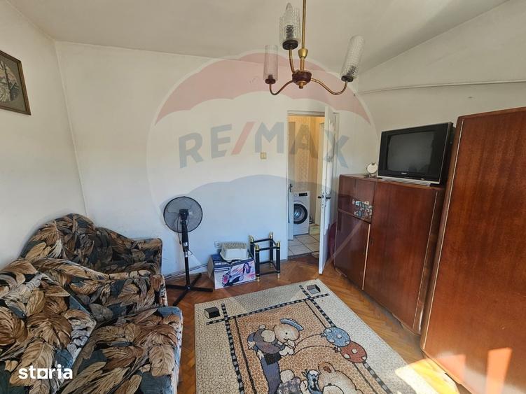 Apartament cu 3 camere semidecomandat în Central