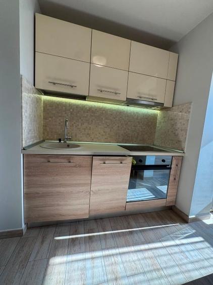 Apartament cu 3 camere decomandat, mobilat în Titan