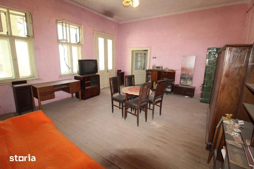 Casă cu 5 camere cu Teren 320 Mp în Central