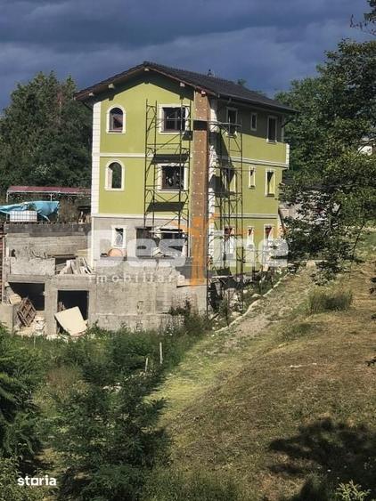 Casă cu 5 camere cu Teren 200 Mp în Teliucu Inferior