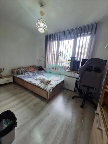 Apartament cu 3 camere decomandat în Craiter