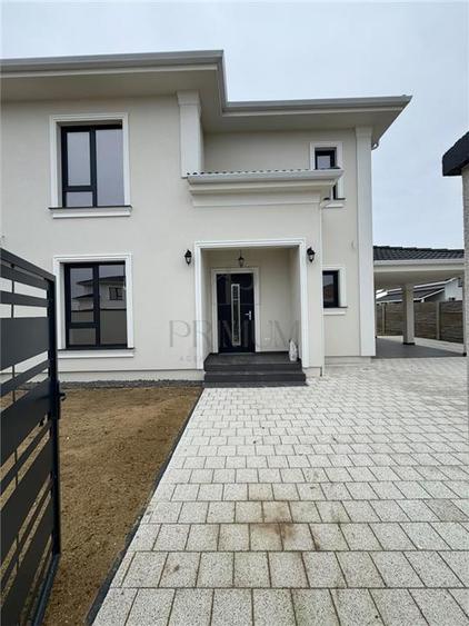 Casă individuală cu 5 camere cu Teren 522 Mp în Moșnița Nouă