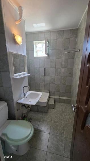 Apartament cu 3 camere decomandat în Craiovița Nouă