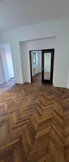 Apartament cu 4 camere semidecomandat în Iancului