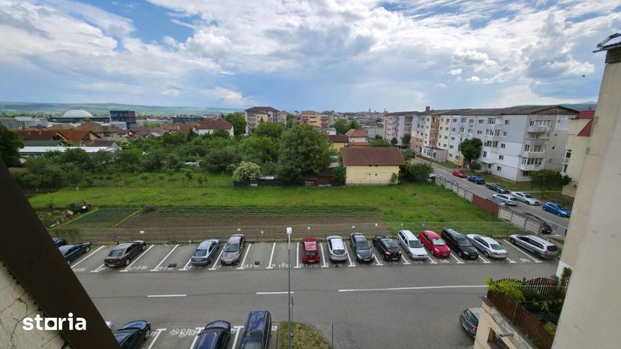 Apartament cu 4 camere decomandat în Tolstoi