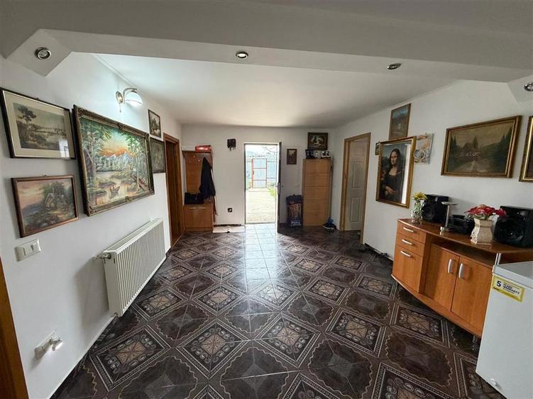 Casă individuală cu 3 camere cu Teren 1021 Mp în Vest