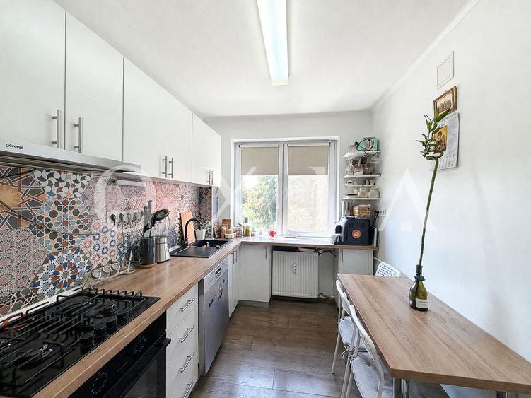 Apartament cu 3 camere semidecomandat, mobilat în Complex Studențesc
