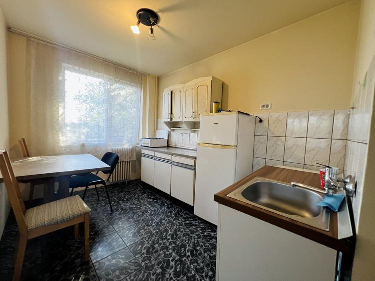 Apartament cu 2 camere semidecomandat, mobilat în Aradului