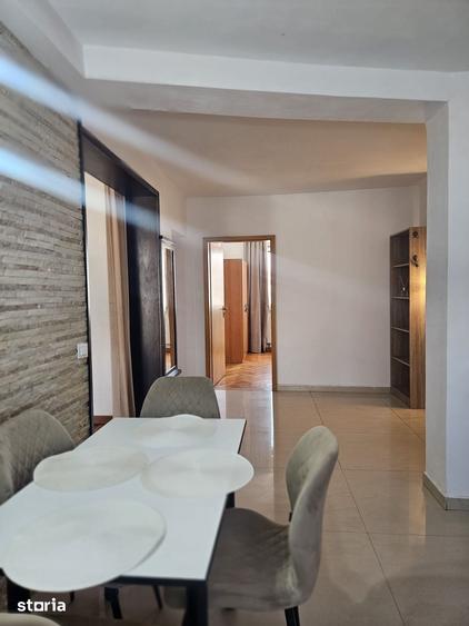 Apartament cu 3 camere decomandat în Central