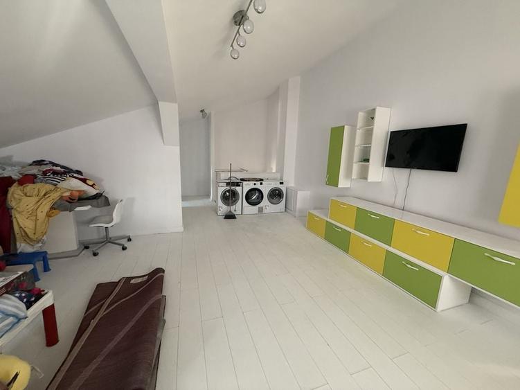Casă cu 4 camere în Dudu