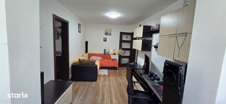 Apartament cu 3 camere semidecomandat în Tomis Nord