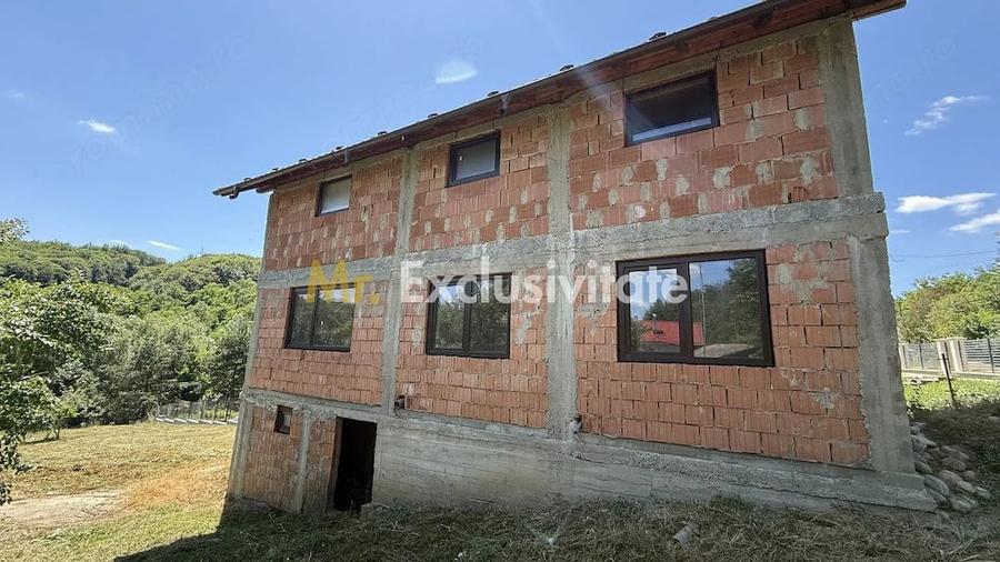 Casă cu Teren 1012 Mp în Merișani