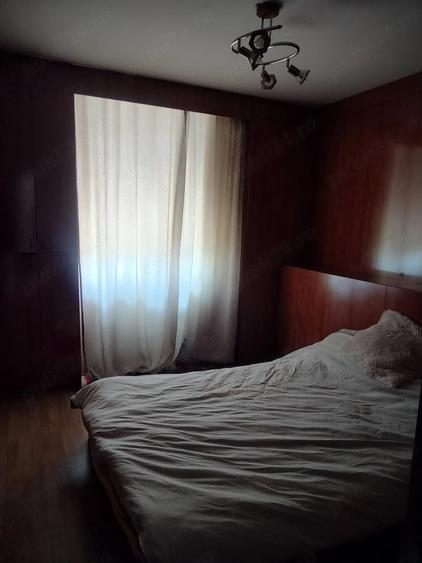 Apartament cu 4 camere semidecomandat în Berceni