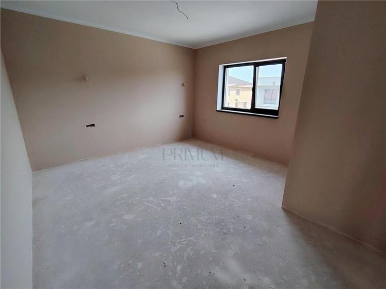 Duplex cu 5 camere cu Canalizare în Moșnița Nouă