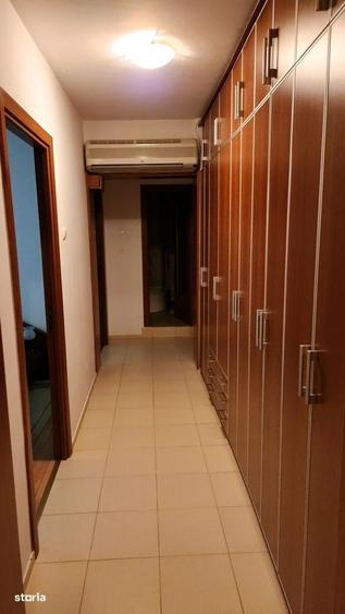 Apartament cu 3 camere decomandat în P-ța Universității