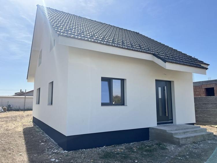 Casă cu 3 camere în Cornești