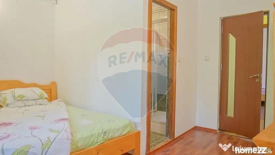 Casă cu 9 camere cu Teren 1000 Mp în Moieciu