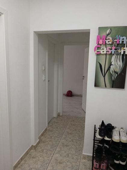 Apartament cu 3 camere decomandat în Micro 4