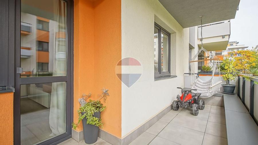 Apartament cu 3 camere decomandat, mobilat în Tractorul