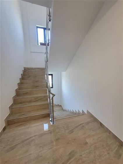 Apartament cu 2 camere decomandat, mobilat în Lazu