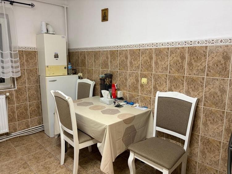 Apartament cu 3 camere decomandat în Ștefan cel Mare