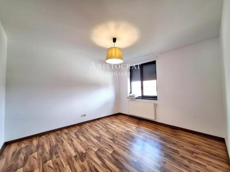 Casă cu 7 camere cu Teren 500 Mp în Corbeanca