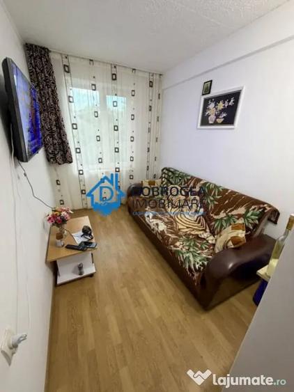 Garsonieră decomandată în Vest