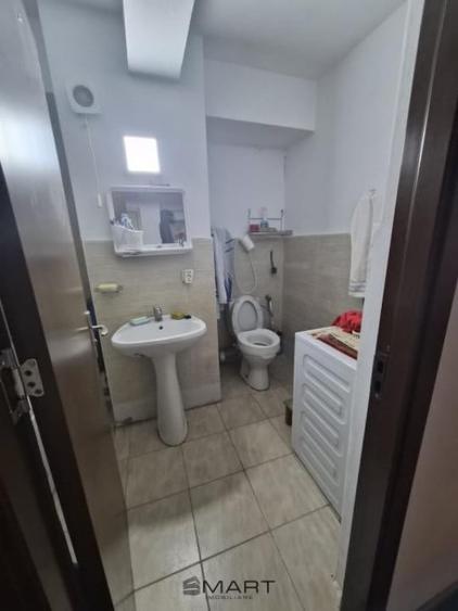 Apartament cu 2 camere semidecomandat în Micești