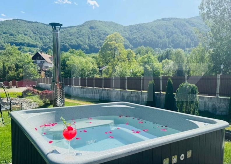 Casă individuală cu 9 camere cu Canalizare în Bran