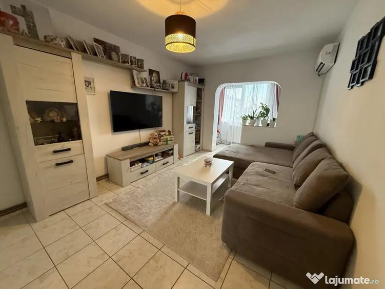 Apartament cu 3 camere decomandat în Lipovei