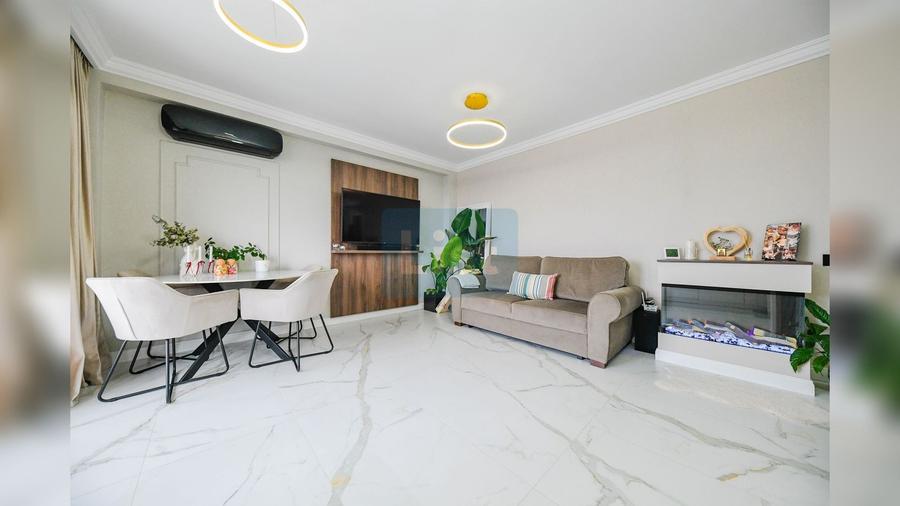 Apartament cu 3 camere semidecomandat, mobilat în Florești
