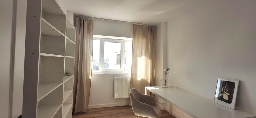 Apartament cu 3 camere decomandat în Titulescu