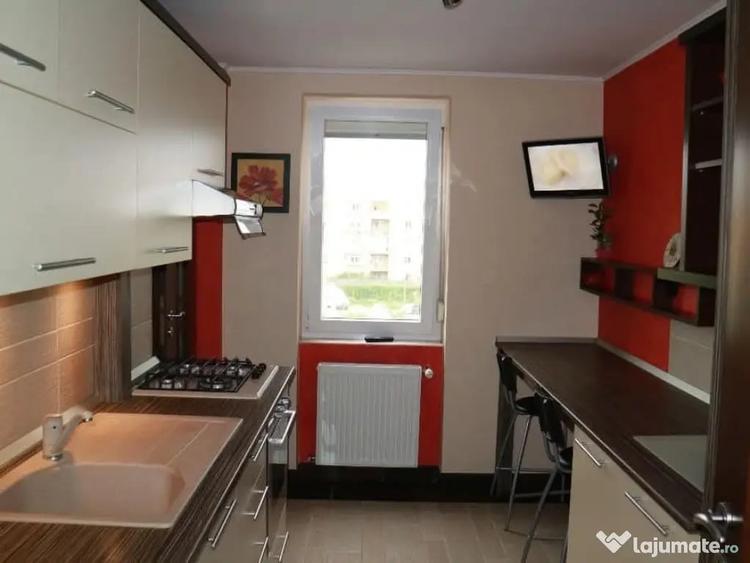 Apartament cu 4 camere semidecomandat în Podgoria