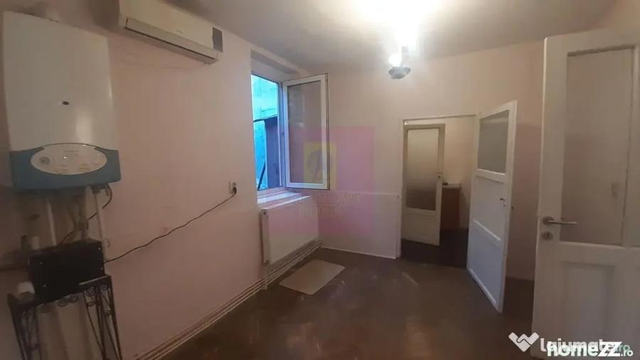 Casă cu 2 camere cu Teren 39 Mp în P-ța Romană