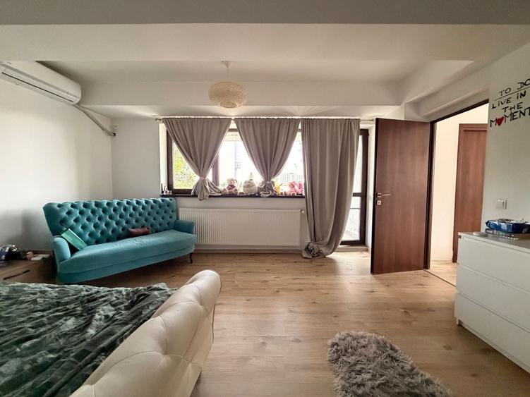 Casă individuală cu 7 camere cu Canalizare în Bucureștii Noi