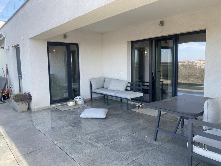 Apartament cu 4 camere decomandat, mobilat în Sisești