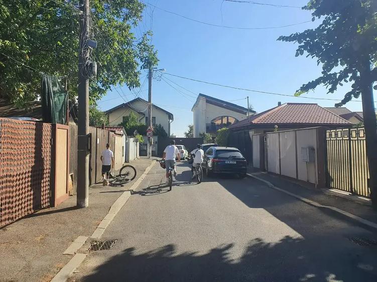 Apartament cu 3 camere decomandat, mobilat în Titan