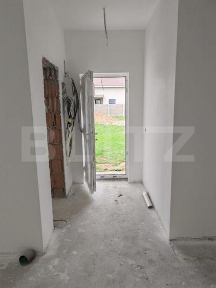 Casă individuală cu 3 camere cu Canalizare în Moșnița Nouă